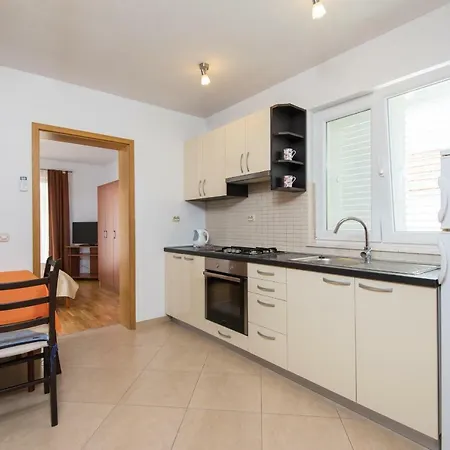 Darjan Apartment *